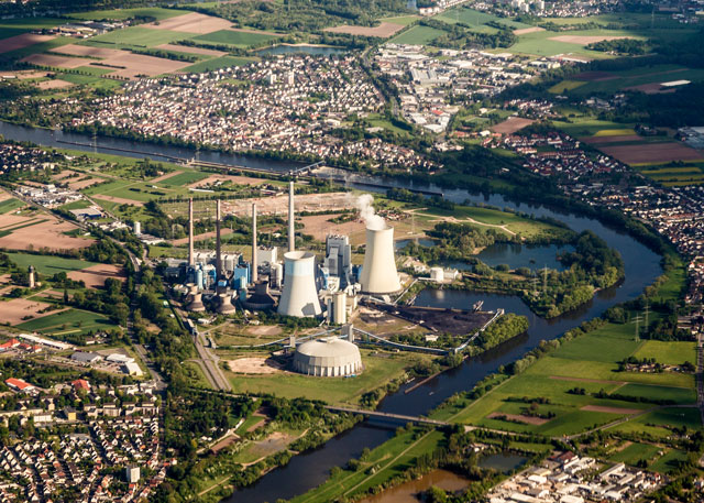Power plant Grosskrotzenburg at river Main, Germany